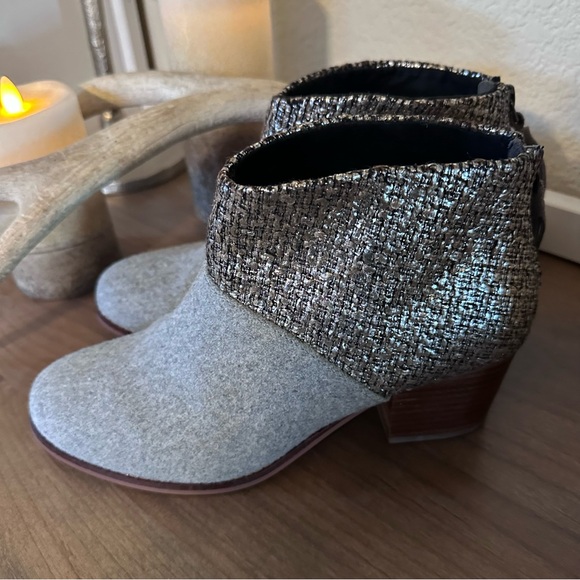 Toms Leila Wool Tweed Woven Metallic
Gray and Silver Women's Ankle Boots 7.5W - Picture 1 of 7